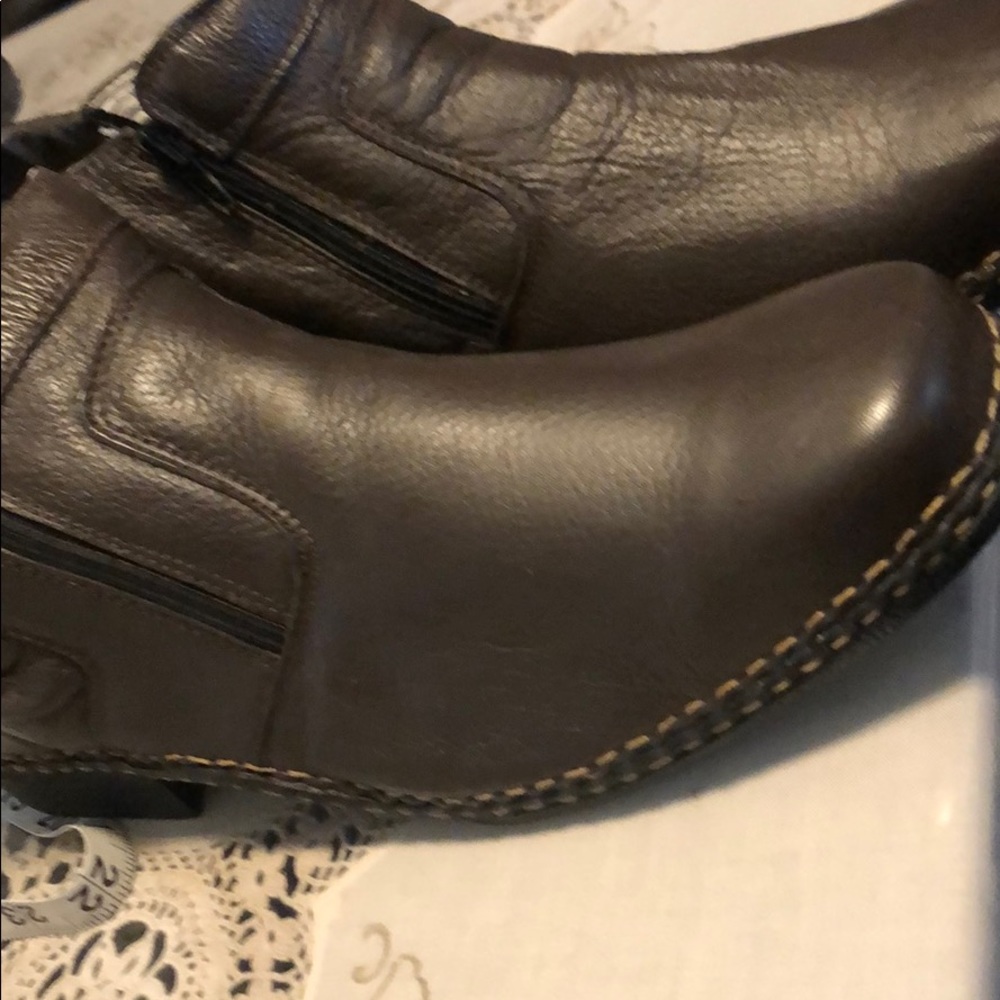 New men’s boots size 43”(12)